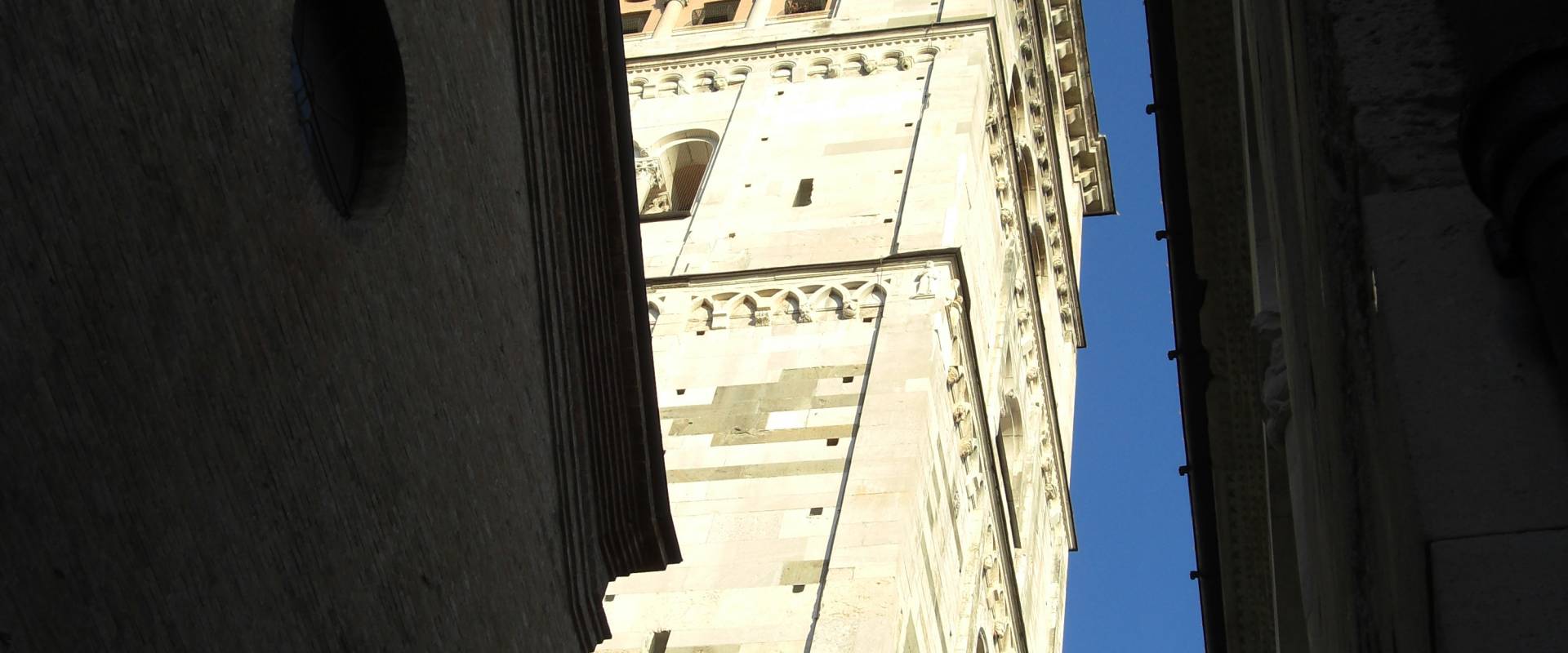 Torre Ghirlandina di Modena dal basso 5 foto di Matteolel